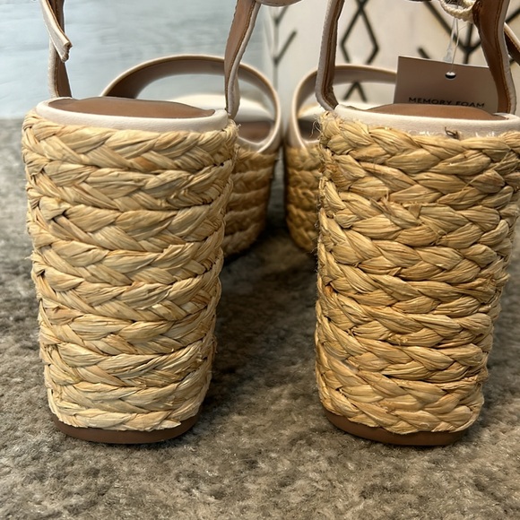 NWT Universal Thread Woman’s Alisha Platform Wedge Heels with Memory Foam Insole - Picture 7 of 7